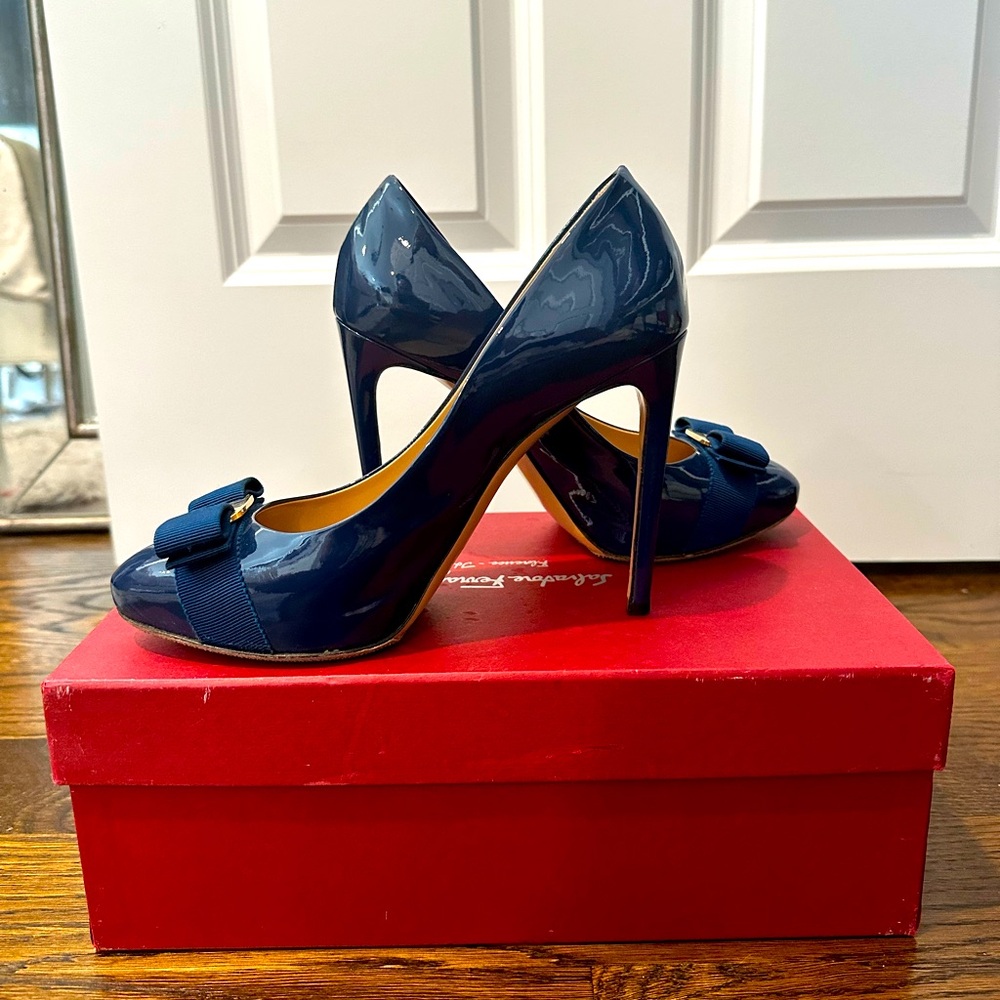 Tina style shoes. Nero patent